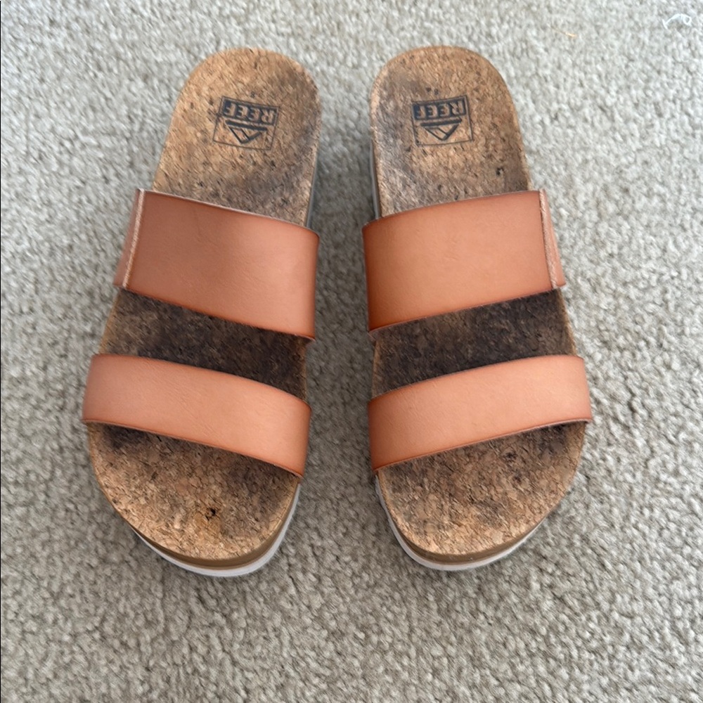 Reef Cushion Vista Hi Sandals in Great Condition
